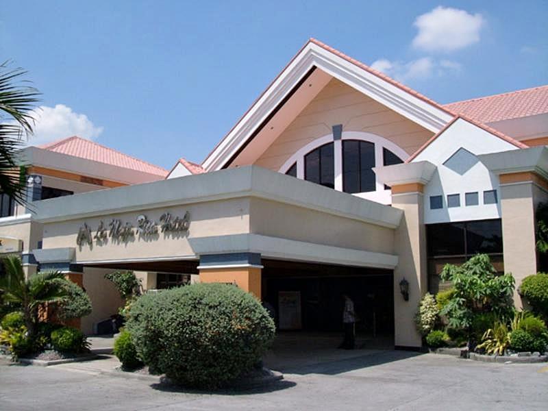 La Maja Rica Hotel Tarlac City Extérieur photo