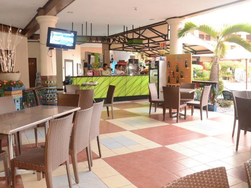 La Maja Rica Hotel Tarlac City Extérieur photo