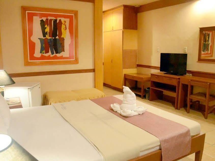 La Maja Rica Hotel Tarlac City Extérieur photo