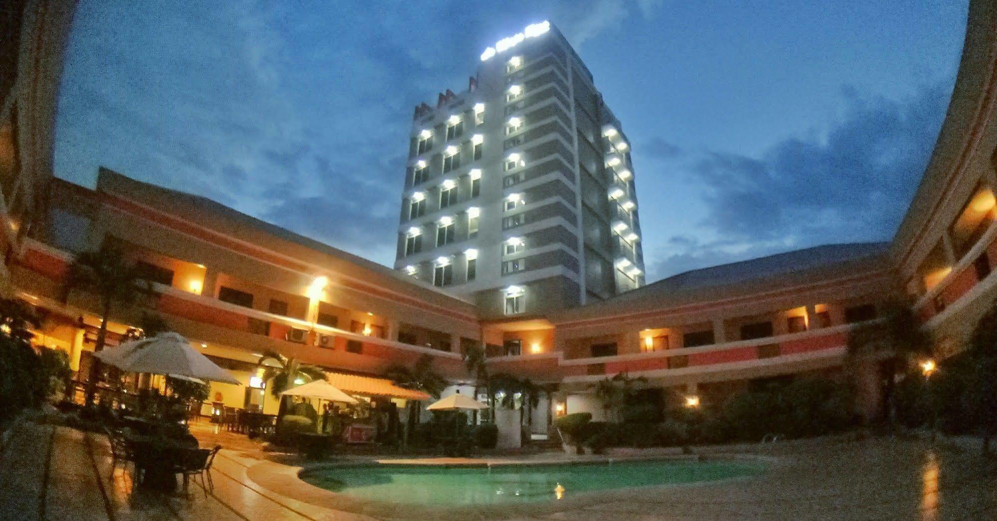 La Maja Rica Hotel Tarlac City Extérieur photo