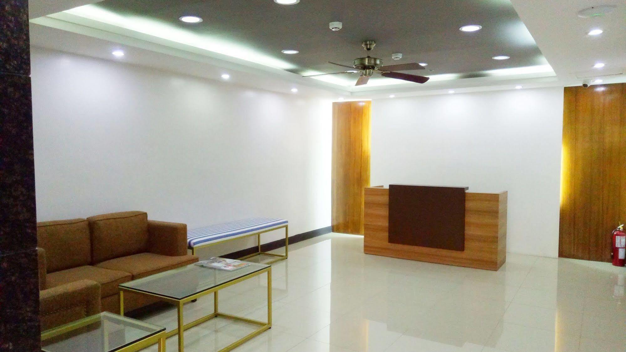 La Maja Rica Hotel Tarlac City Extérieur photo
