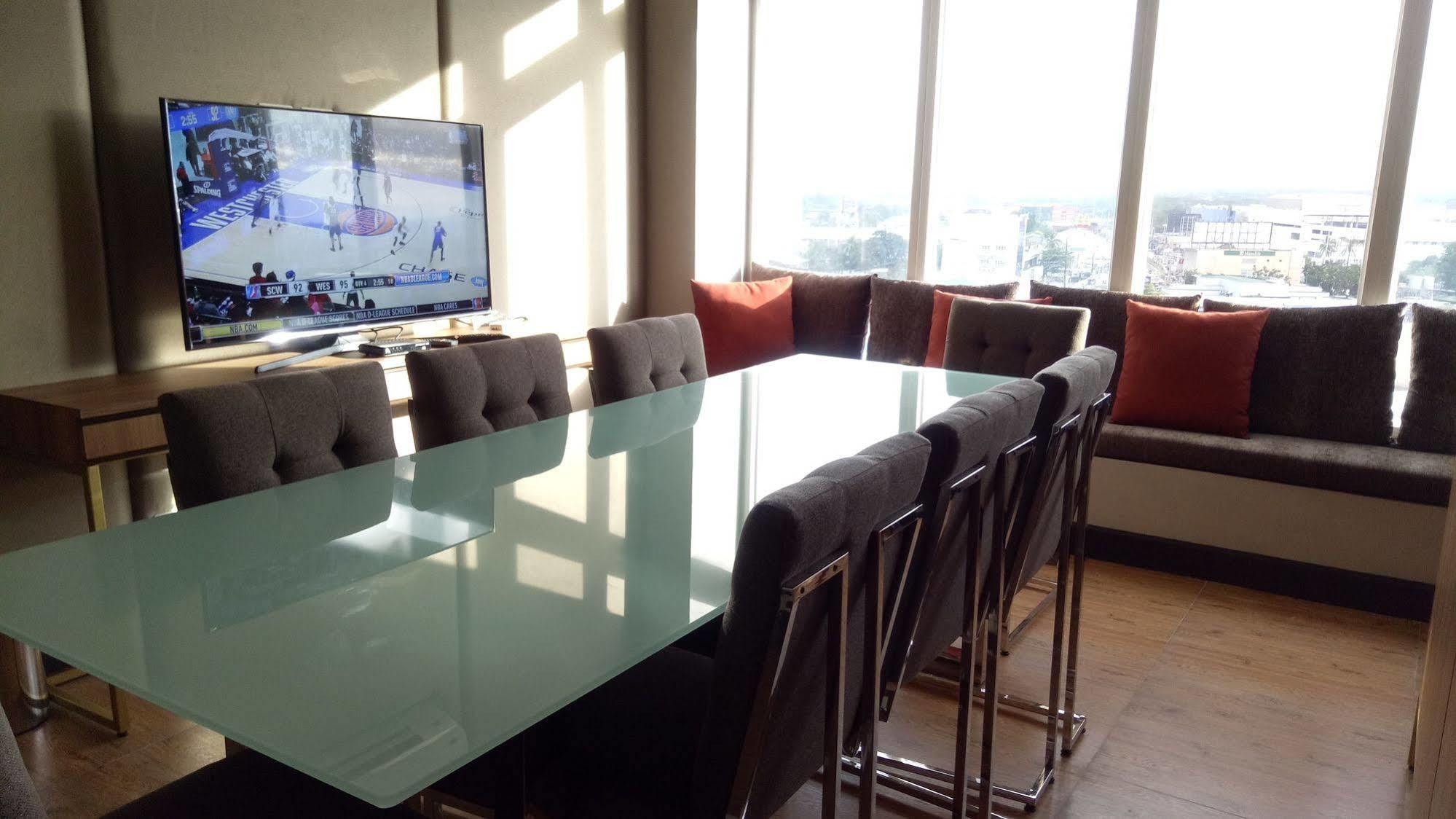 La Maja Rica Hotel Tarlac City Extérieur photo