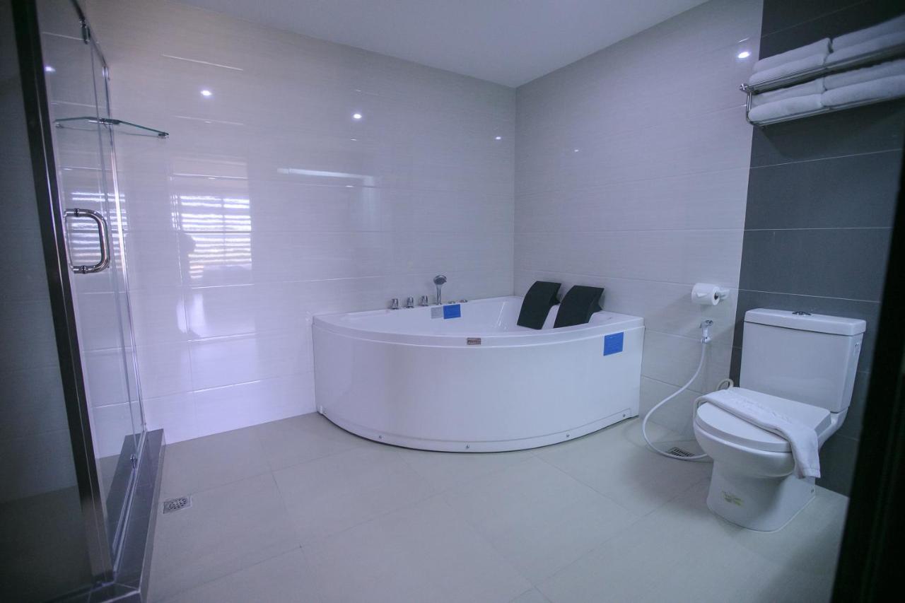 La Maja Rica Hotel Tarlac City Extérieur photo