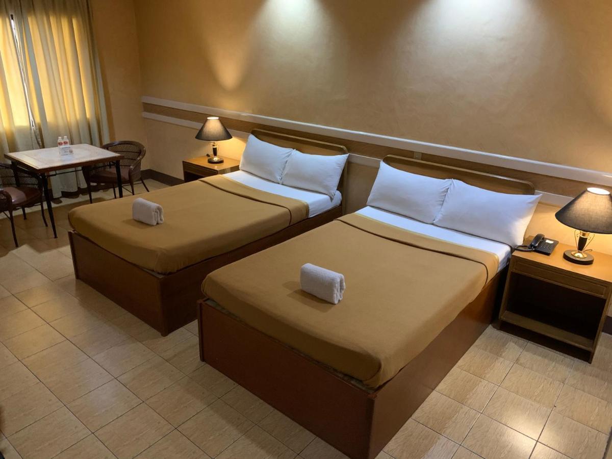 La Maja Rica Hotel Tarlac City Extérieur photo
